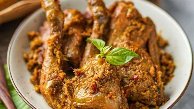 Ayam Nikmat Podoseneng: Rasa yang Menggigit Jiwa di Cilacap