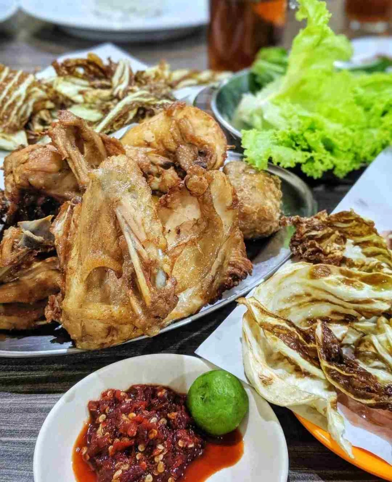Ayam Nikmat Podoseneng: Rasa yang Menggigit Jiwa di Setiap Suapan